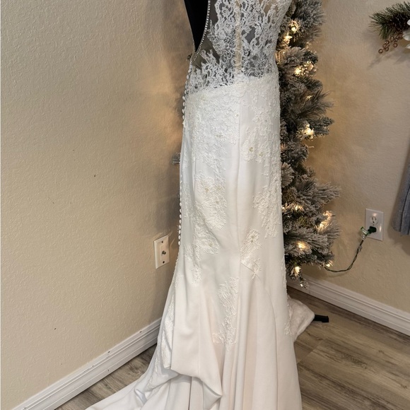 Blue By Enzoani Mermaid Style Ivory Wedding Dress - NEW Size 4 - Retails $4800 - Picture 7 of 16